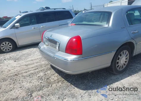 2006 Lincoln Town Car Signature from USA, damaged, VIN 1LNHM81V56Y612281